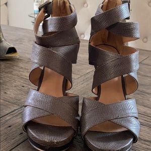Minor wear nine west heels